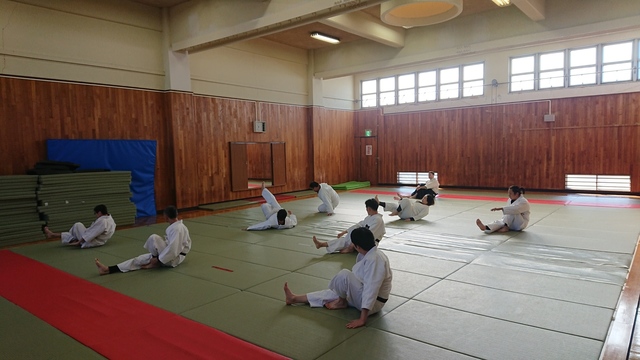 後方受身の練習.JPG