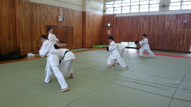 正面打ち肘締め（二）.JPG