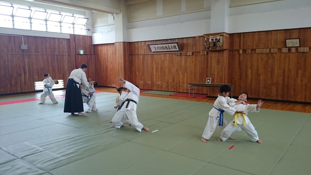 片手持ち側面入り身投げ（二）2.JPG