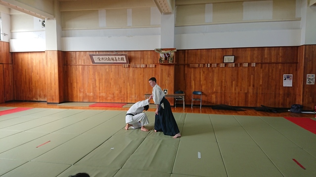 胸持ち二ヶ条抑え（一）３.JPG