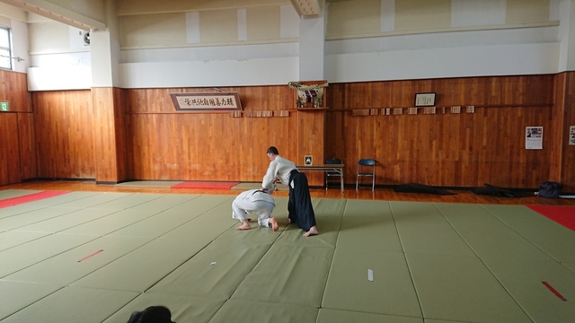 胸持ち二ヶ条抑え（一）４.JPG