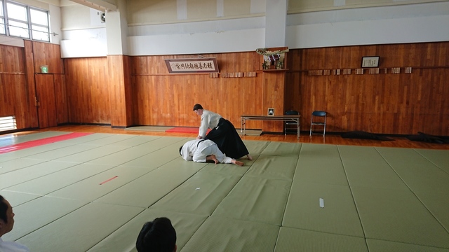胸持ち二ヶ条抑え（一）５.JPG