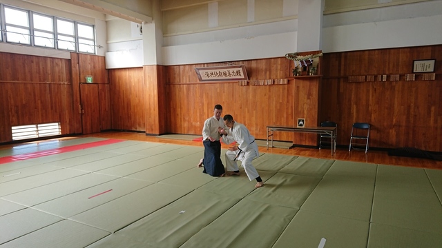 胸持ち側面入り身投げ（一）２.JPG